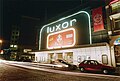 L'ancien théâtre Luxor la nuit en 2000.