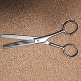 Nożyczki degażowe - powszechnie używane przez fryzjerów i groomerów.