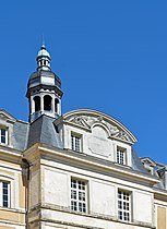 Campanile et fronton de la façade sud.