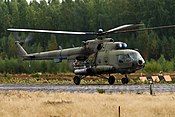 Mil Mi-8MT -kuljetushelikopteri tukikohdassa.