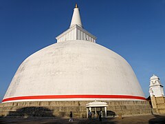 Le Ruwanwelisaya d'Anuradhapura (Sri Lanka) culmine à 90 m.