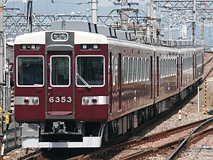 嵐山線で運行される6300系4両編成（桂駅）