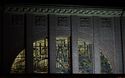 Station Herne, glas in lood met mijnbouwmotieven