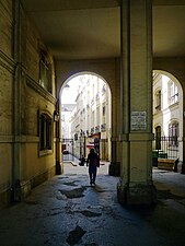 Ruelle vue de la place Saint-Michel.