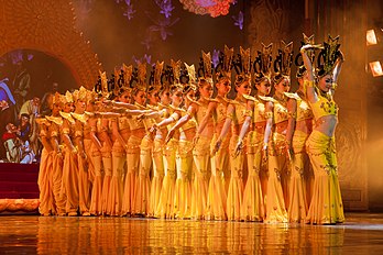 Danseurs chinois en spectacle à Xi'an, capitale de la province du Shaanxi. (définition réelle 3 500 × 2 333)