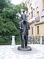 Patung Franz Kafka saka prunggu gawéyané Jaroslav Róna ing Praha