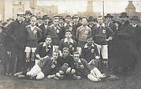 Futbola komanda 1920. gadā.