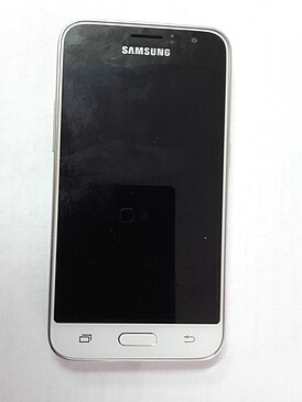 Samsung Galaxy J1 (2016) в белом цвете