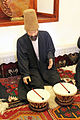 Joueur de kudüm, cellule du Tekke de Mevlana, Konya