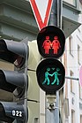 Rotes Ampelfrauen- und grünes Ampelmännchenpärchen im Glockenbachviertel in München