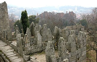 Castell de Guimarães, amb el palau ducal al fons.