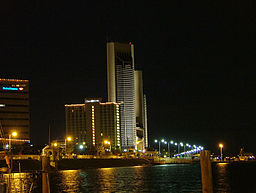Nattlig bild över Corpus Christi från april 2005.