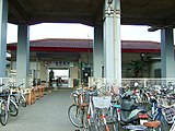 新幹線高架下の旧駅舎（2005年3月）