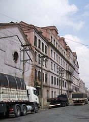 Fachada do Moinho Matarazzo com vista pela rua Monsenhor de Andrade