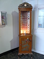 A vintage Love Tester machine at w:Musée Mécanique