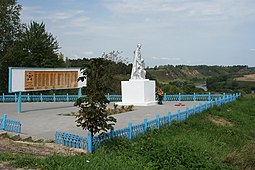 Мемориал на могиле погибших в ВОВ.