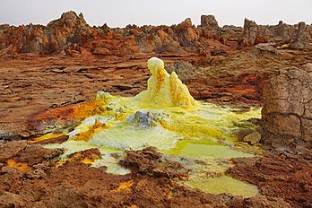 Formação de sal sulfuroso e águas termais no vulcão Dallol, situado na depressão de Danakil, região de Afar, Etiópia. (definição 7 952 × 5 304)