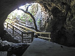 הכניסה למערת התאומים