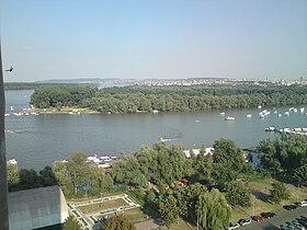 La grande Île de la guerre vue depuis Zemun (second plan)