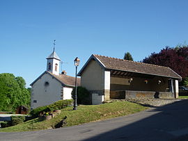 The wash house and town hall in Oppenans