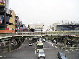 新電車住之江公園車站外觀（畫面中央白色建築物） 此圖片需要更新。 (2020年6月28日) 請更新本文以反映近況和新增内容。完成修改後請移除本模板。