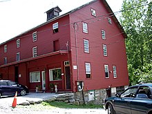 Photo of a red barn.