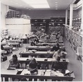 Aallon kirjaston lukusali vuonna 1973.