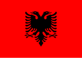 Albaniako bandera, populazioaren gehiengo albaniarrak erabiltzen duena.