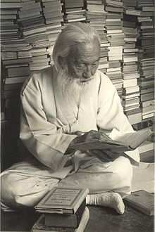 HamSeokheon readingBooks.JPG