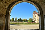 Vue de la cour d'honneur depuis le porche