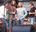 Chris Robinson on stage with Luther Dickinson (left), Rich Robinson, and Adam MacDougall.