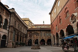 Piazza Mercanti