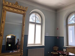 Mirrors room near the primary meeting room with the inter-war Presidents of Lithuania