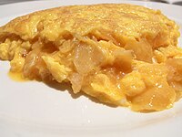 Tortilla de Betanzos kalebu salah sawijining omelet Spanyol sing paling populer, ditandhani kanthi alus utawa "alus"