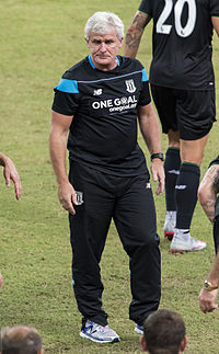 Mark Hughes 2015 medan han var tränare för Stoke City.