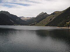 Lac de l'Oule, pic Plat à gauche, pic des Quatre Termes au fond, pic de Bastan à droite.