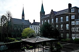 Het kloostercomplex vanuit het noordwesten. Links de kloosterkapel