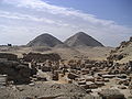 Vue depuis le temple funéraire de Sahourê des pyramides de Niouserrê et Néferirkarê