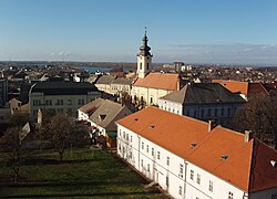 Panorama města s kostelem a řekou Sávou