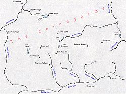 Mapa ukazuje skicu vesnic, hor, jezer a řek v pohoří Cairngorms.