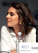 Caitlin Stasey interprète Kenna