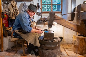 Breiten und Härten der Klinge am Schwanzhammer