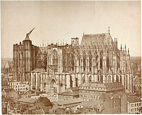 Katedral yang belum selesai pada tahun 1855. Derek abad pertengahan masih ada, sementara konstruksi untuk panti umat telah dilanjutkan pada awal tahun 1814.