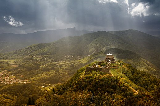 Exterior of Verrucole Castle in Tuscany, Italy Photo by Iris.gonelli