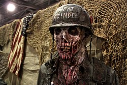 Meat Grinder zombien patsas Phoenixin Comic Con -tapahtumassa Phoenixissa, Arizonassa.