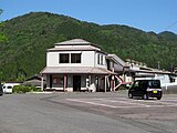 駅前広場と町営待合室