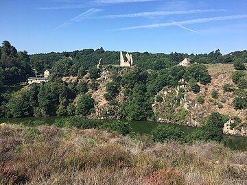 Les ruines du château de Crozant en 2017.