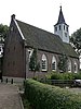 Hervormde Kerk. Zaalkerk met spitsboogvensters en een houten torentje op de westgevel