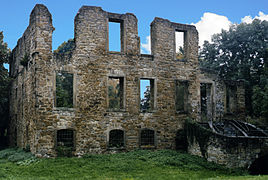 Die Herrenhausruine vor dem Bau des Kubus