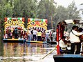 Mariachis offrant leurs services aux touristes sur les canaux de Xochimilco